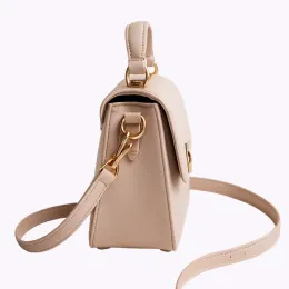 Женская сумка кросс-боди бежевого цвета